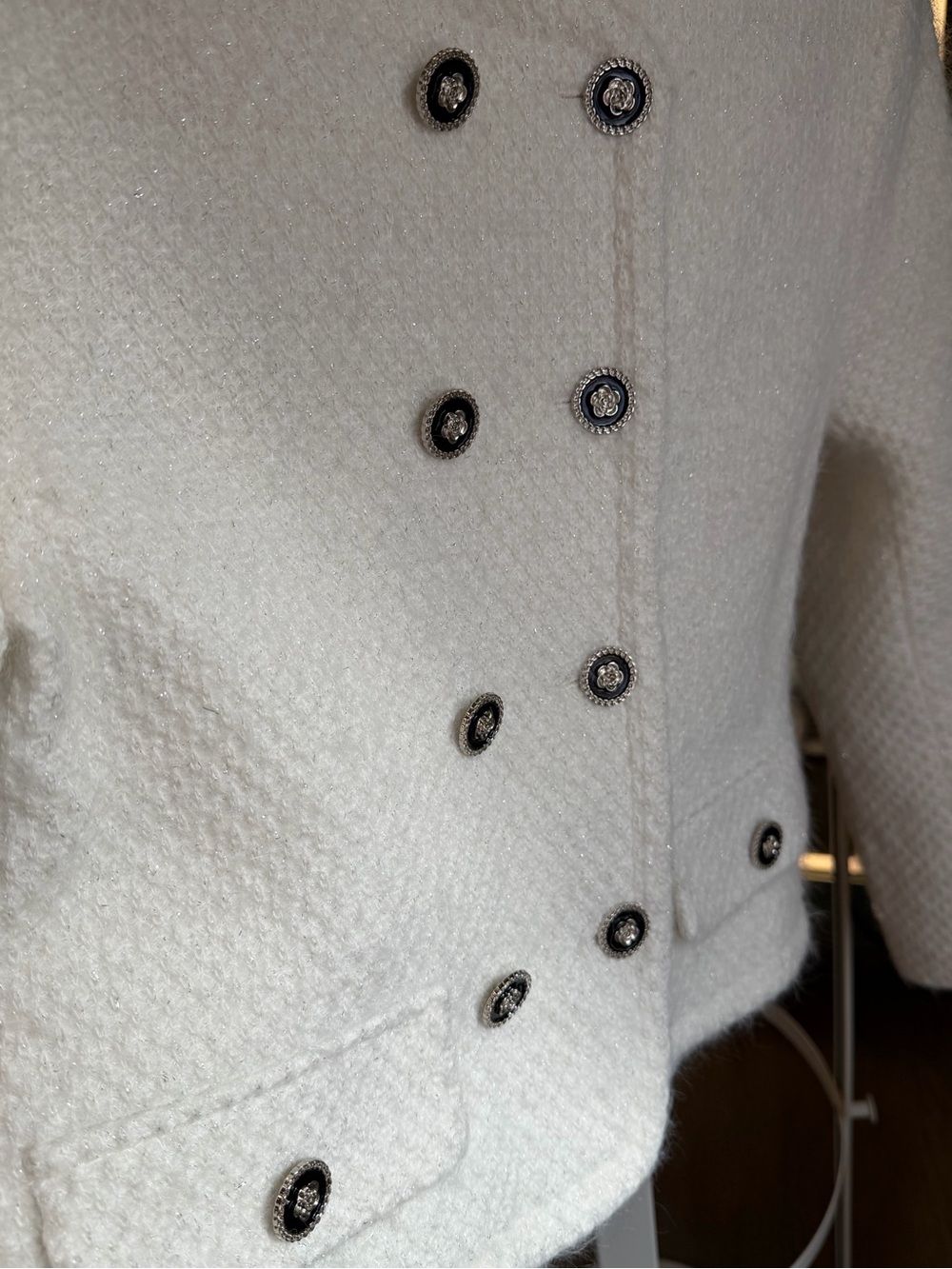 Women's Cream Double-Breasted Bouclé Jacket - Picture 4 of 8